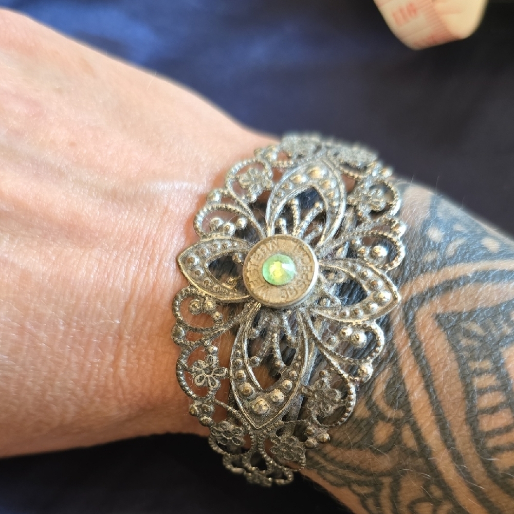 Elegant Silver Floral Bracelet, This Is A Costume Piece. Not Sterling.